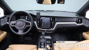Volvo V60 T5 PRO AWD 2020 года из Южной Кореи