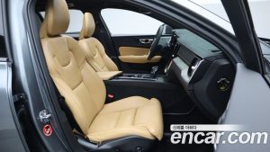 Volvo V60 T5 PRO AWD 2020 года из Южной Кореи