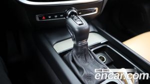 Volvo V60 T5 PRO AWD 2020 года из Южной Кореи