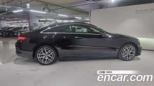 Mercedes-Benz E-Class E300d 4MATIC Coupe 2023 года из Южной Кореи