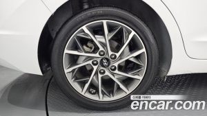Hyundai AVANTE 1.6 2020 года из Южной Кореи