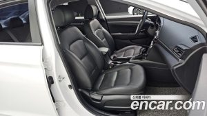 Hyundai AVANTE 1.6 2020 года из Южной Кореи