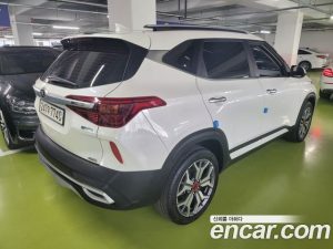 Kia Seltos Дизель 1.6 4WD 2020 года из Южной Кореи