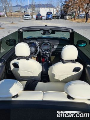Mini Cooper Convertible Seaside Edition 2023 года из Южной Кореи