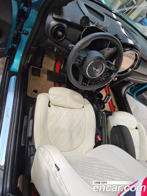 Mini Cooper Convertible Seaside Edition 2023 года из Южной Кореи