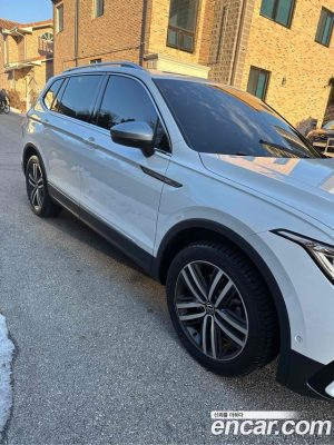 Volkswagen Tiguan 2.0 TSI Prestige 2023 года из Южной Кореи