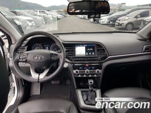 Hyundai AVANTE 1.6 2020 года из Южной Кореи