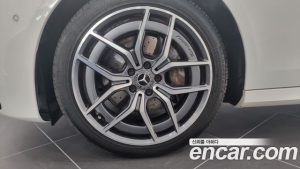 Mercedes-Benz E-Class E220d 4MATIC AMG Line 2021 года из Южной Кореи