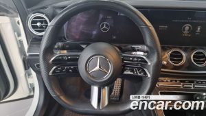 Mercedes-Benz E-Class E220d 4MATIC AMG Line 2021 года из Южной Кореи
