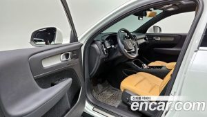 Volvo XC40 B4 Inscription 2021 года из Южной Кореи