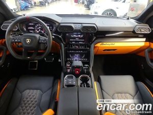 Lamborghini Urus 4.0 V8 S 2023 года из Южной Кореи