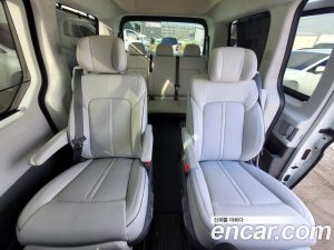 Hyundai Staria 4WD Lounge 7-Seater 2023 года из Южной Кореи