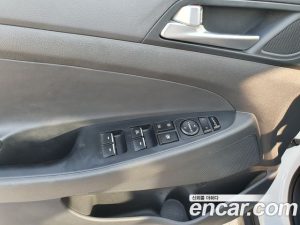 Hyundai Tucson Дизель 2.0 2WD 2019 года из Южной Кореи