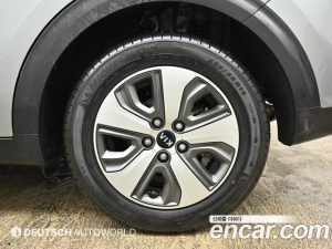Kia Niro 1.6 HEV 2020 года из Южной Кореи