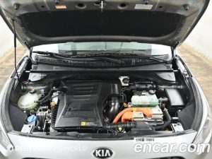 Kia Niro 1.6 HEV 2020 года из Южной Кореи