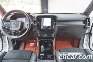 Volvo XC40 T4 R-디자인 2020 года из Южной Кореи