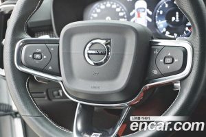 Volvo XC40 T4 R-디자인 2020 года из Южной Кореи