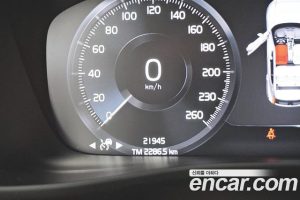 Volvo XC40 T4 R-디자인 2020 года из Южной Кореи