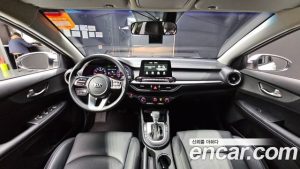 Kia K3 2020 года из Южной Кореи