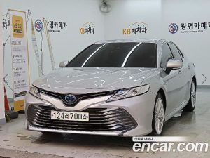 Toyota Camry 2.5 XLE HYBRID 2020 года из Южной Кореи