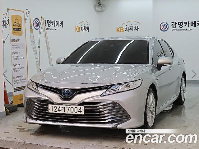 Toyota Camry 2.5 XLE HYBRID 2020 года из Кореи