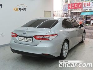 Toyota Camry 2.5 XLE HYBRID 2020 года из Южной Кореи