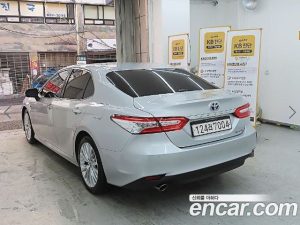 Toyota Camry 2.5 XLE HYBRID 2020 года из Южной Кореи