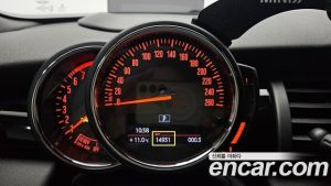 Mini Cooper Convertible DEFAULT 2020 года из Южной Кореи