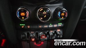 Mini Cooper Convertible DEFAULT 2020 года из Южной Кореи