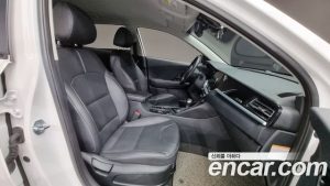 Kia Niro 1.6 HEV 2021 года из Южной Кореи