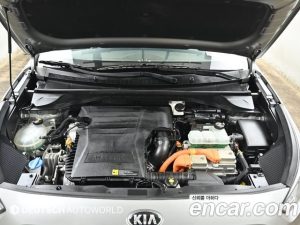 Kia Niro 1.6 HEV 2020 года из Южной Кореи