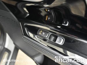 Kia Niro 1.6 HEV 2020 года из Южной Кореи