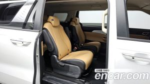 Kia Carnival 9-Seater Prestige 2023 года из Южной Кореи