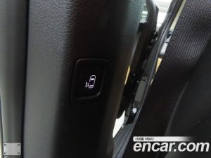 Kia Carnival Бензин 9-Seater Signature 2023 года из Южной Кореи