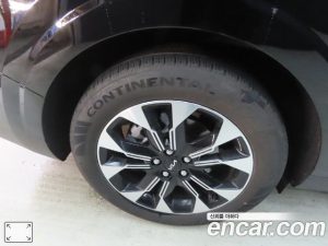 Kia Carnival Бензин 9-Seater Signature 2023 года из Южной Кореи