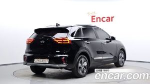 Kia Niro 1.6 HEV 2021 года из Южной Кореи