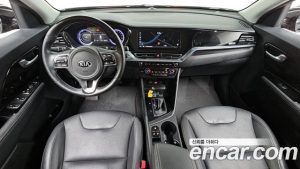 Kia Niro 1.6 HEV 2021 года из Южной Кореи