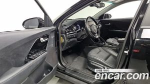 Kia Niro 1.6 HEV 2021 года из Южной Кореи