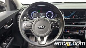 Kia Niro 1.6 HEV 2021 года из Южной Кореи