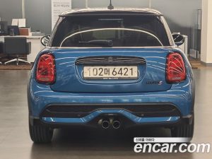 Mini Cooper CLASSIC 2023 года из Южной Кореи
