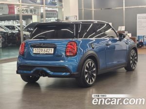 Mini Cooper CLASSIC 2023 года из Южной Кореи