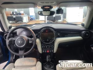 Mini Cooper CLASSIC 2023 года из Южной Кореи