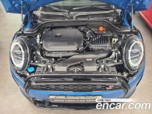 Mini Cooper CLASSIC 2023 года из Южной Кореи