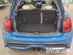 Mini Cooper CLASSIC 2023 года из Южной Кореи