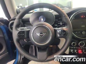 Mini Cooper CLASSIC 2023 года из Южной Кореи