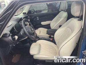 Mini Cooper CLASSIC 2023 года из Южной Кореи