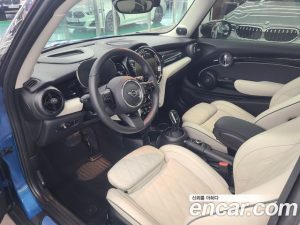 Mini Cooper CLASSIC 2023 года из Южной Кореи