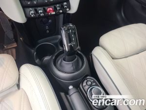 Mini Cooper CLASSIC 2023 года из Южной Кореи