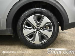 Kia Niro 1.6 HEV 2021 года из Южной Кореи