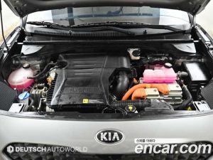 Kia Niro 1.6 HEV 2021 года из Южной Кореи